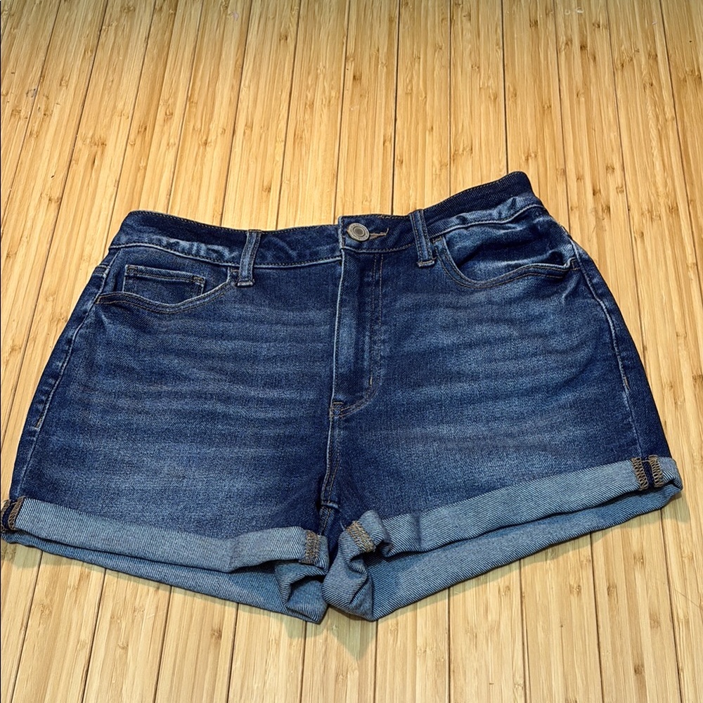 So size 9 cuffed denim shorts. 
Nice stretch in the fabric. EUC.